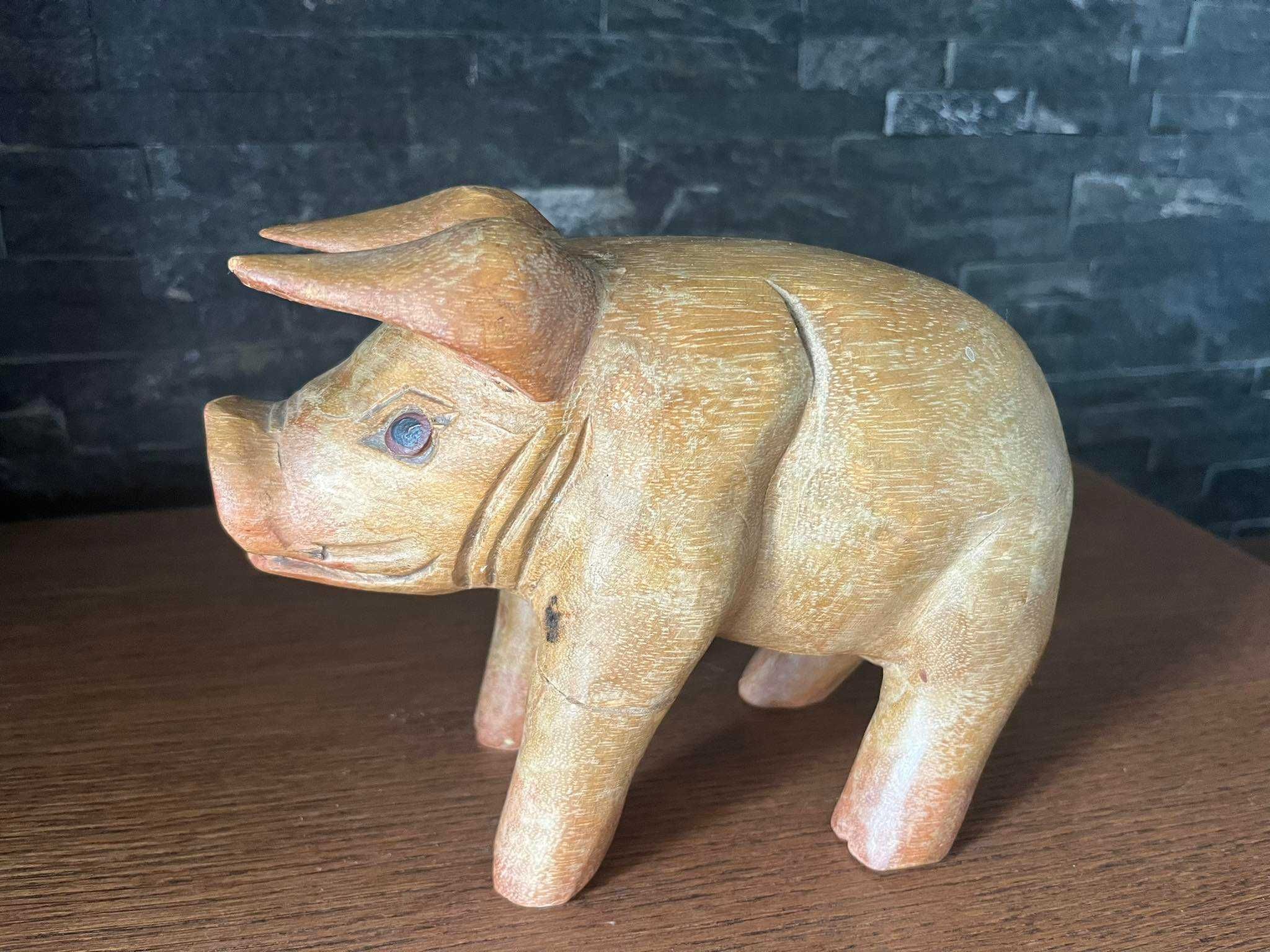 Świnia świnka drewniana figurka
