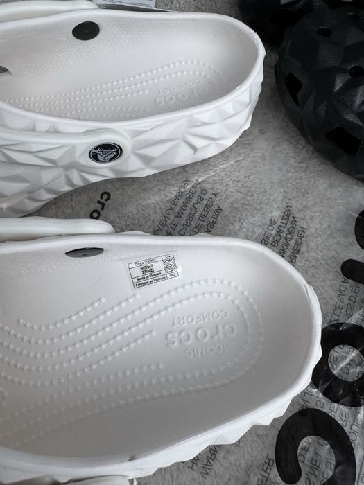 Crocs M5W7 Classic Geometric Clog М5 36-37 білі чорні