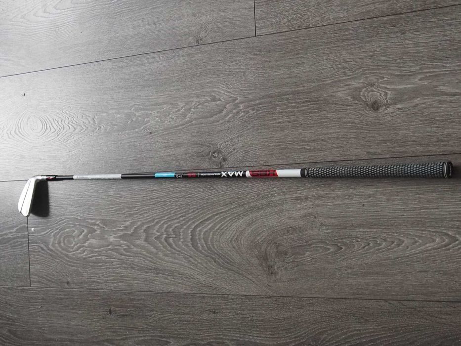 Kij do golfa TalorMade P790 Iron 7 Idealny na pierwszy kij Regular