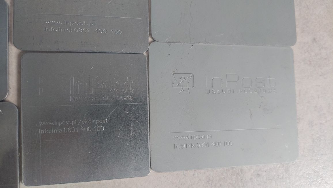 Blaszki metalowe 10 sztuk listy InPost Plus tabliczka ciężarek plomby