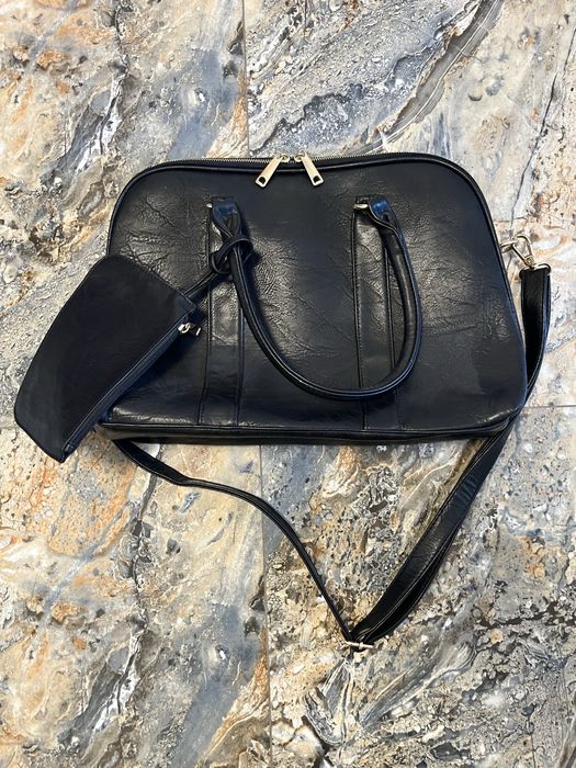 Torba na laptopa czarna marki Answear ekoskórka dwie komory 15 cali