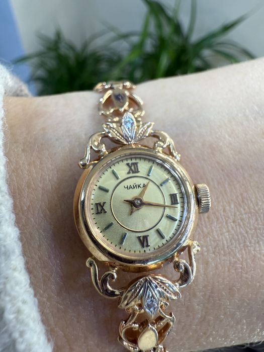Женские золотые часы