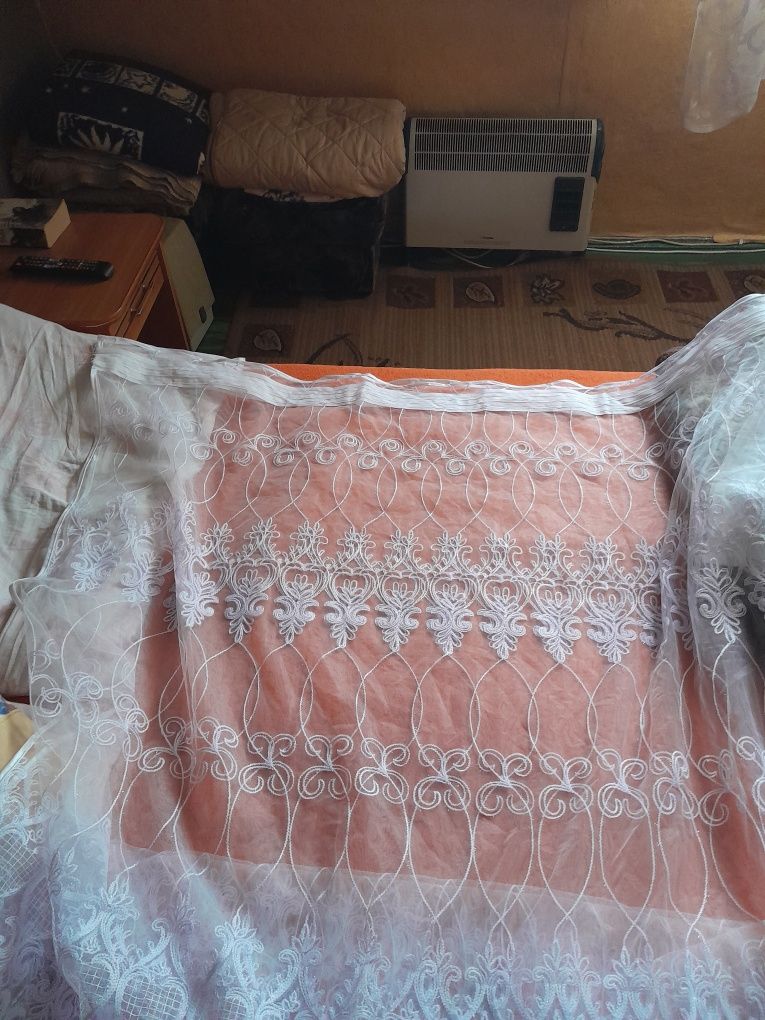 Firana,wymiar.4,5 na 2,5 m,obszyta śniżno biała.NOWA.