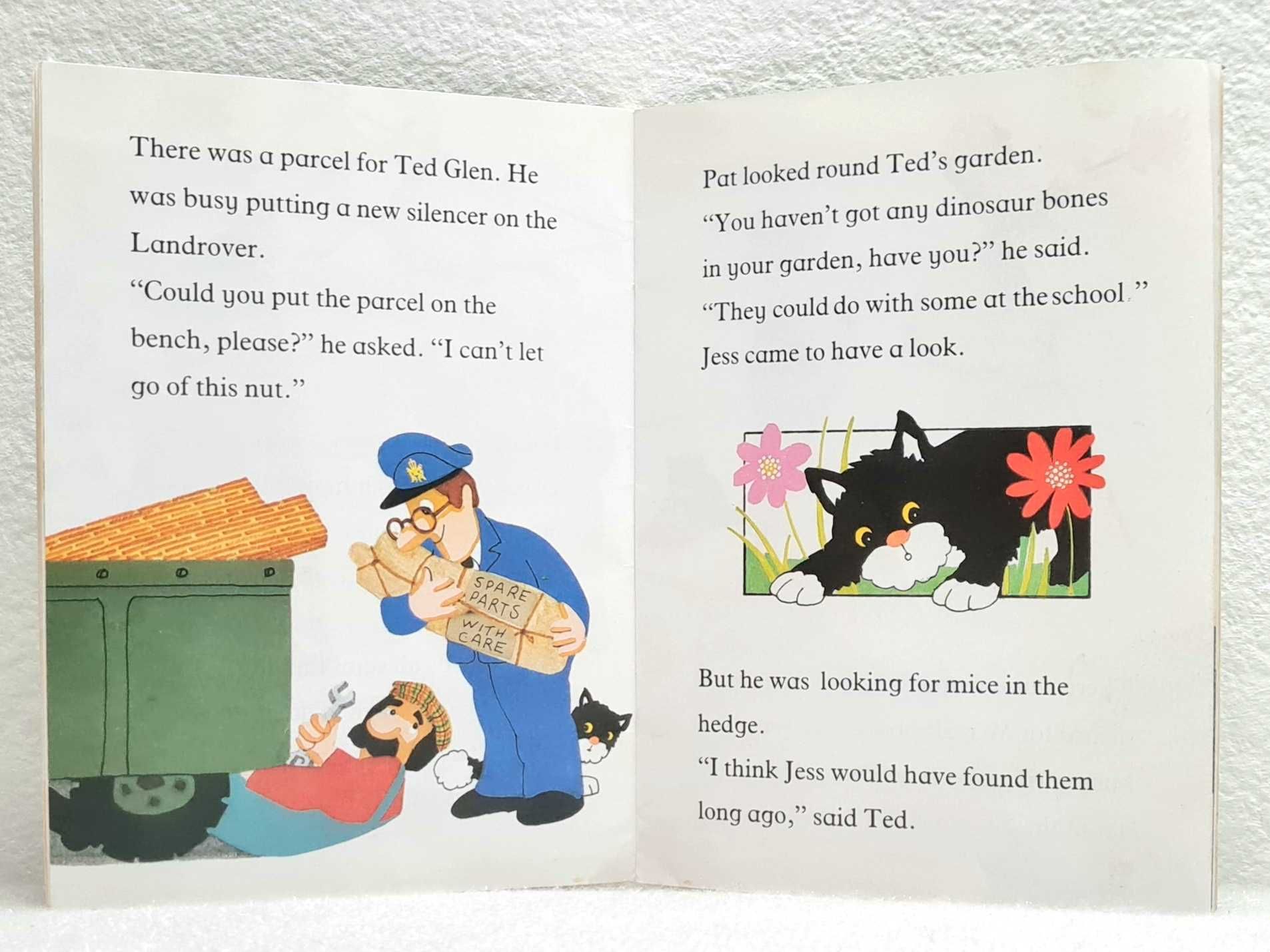 Postman Pat and the Dinosaur Bone książka po angielsku dla dzieci