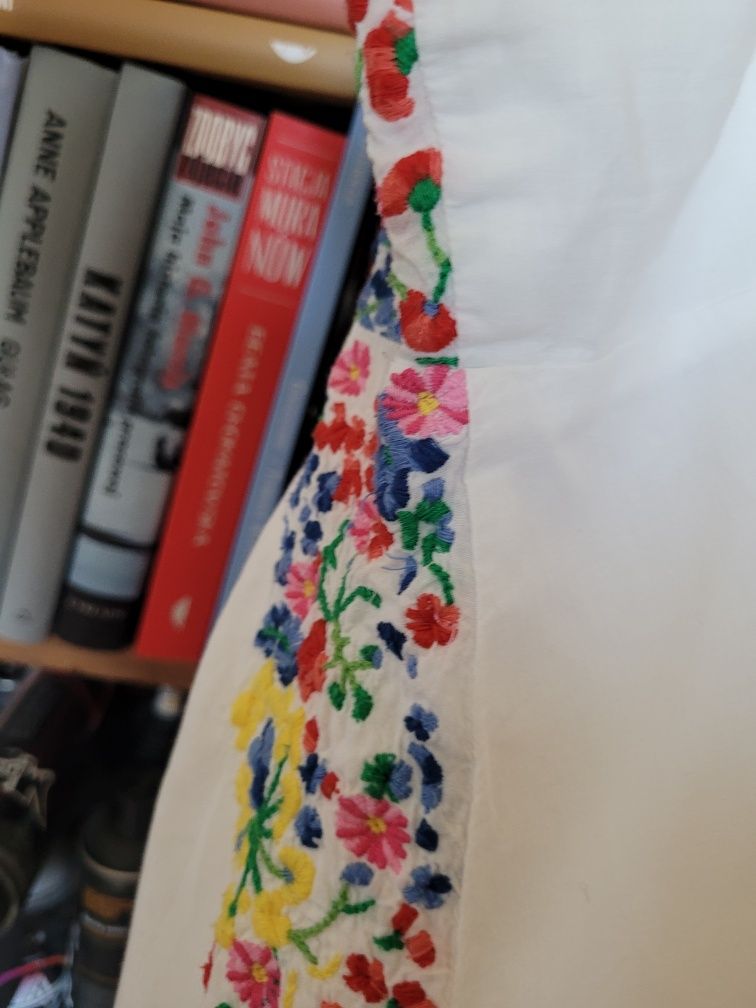 Biała sukienka w kwiaty 100% bawełna organiczna H&M xGarden Collection