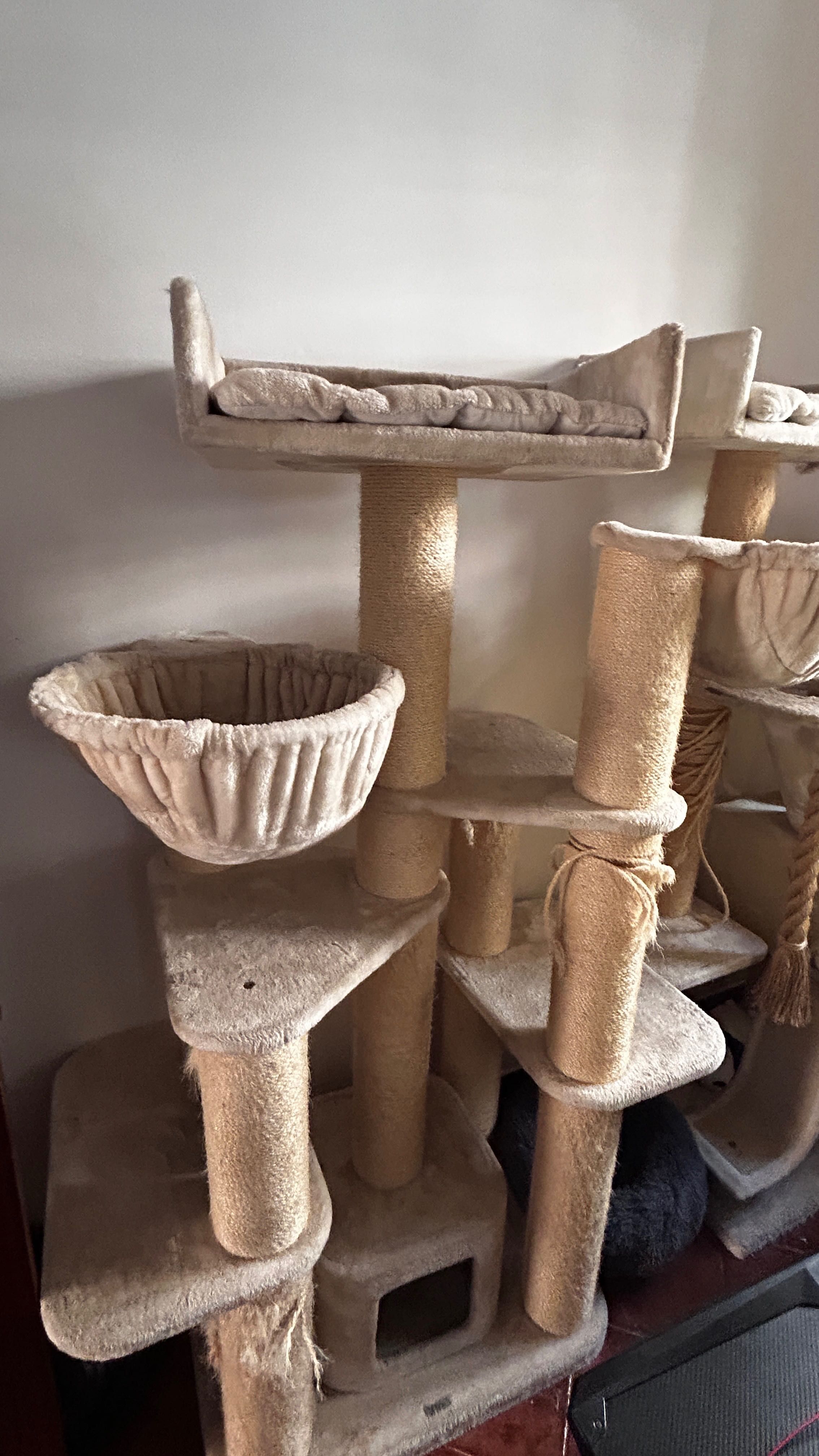 R&R Quality Cat Drum XXL and free Cat Trees XXL