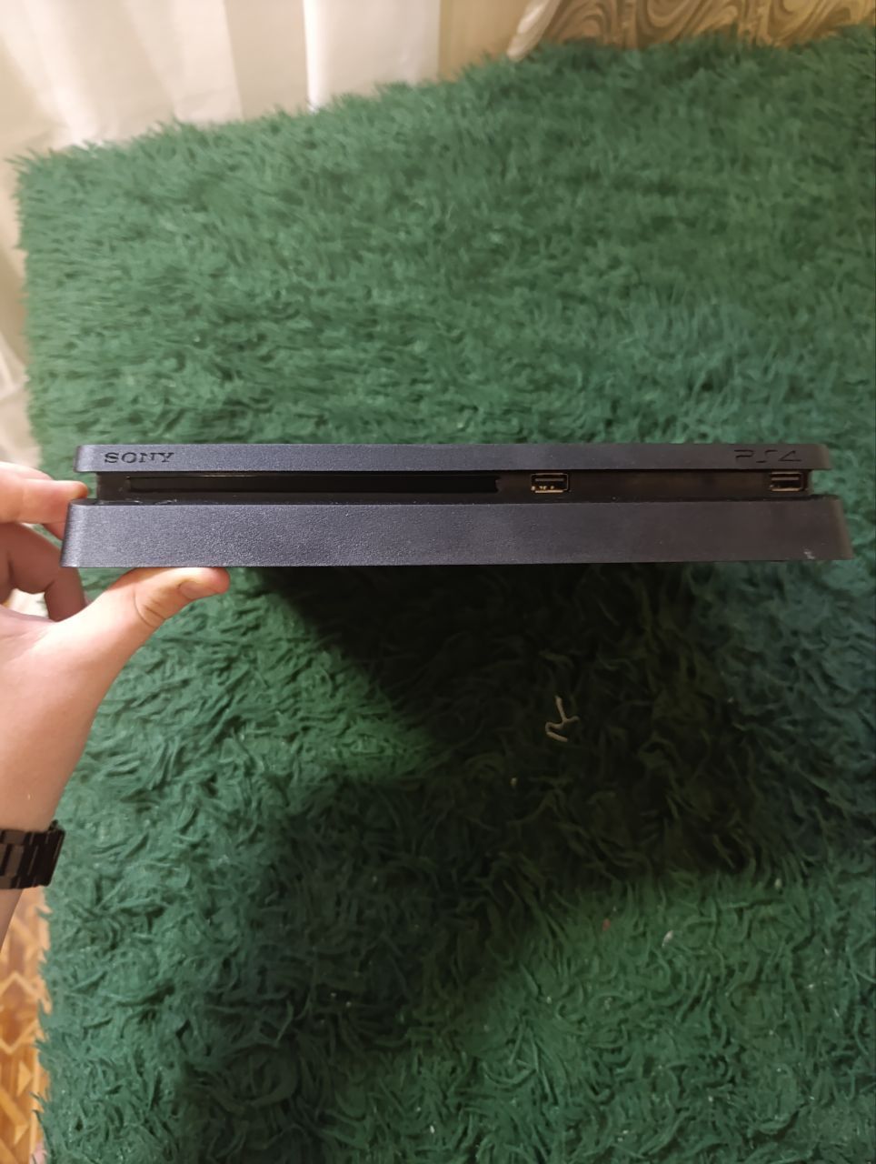 Playstation 4 slim