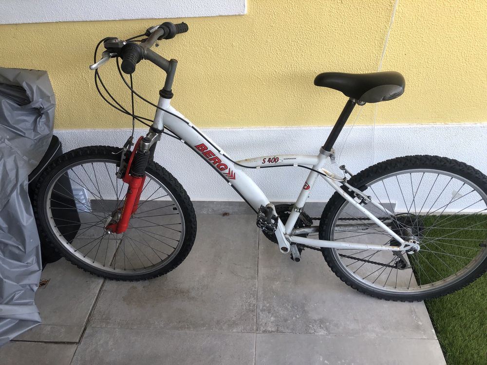 Vendo bicicleta branca  unissexo usada