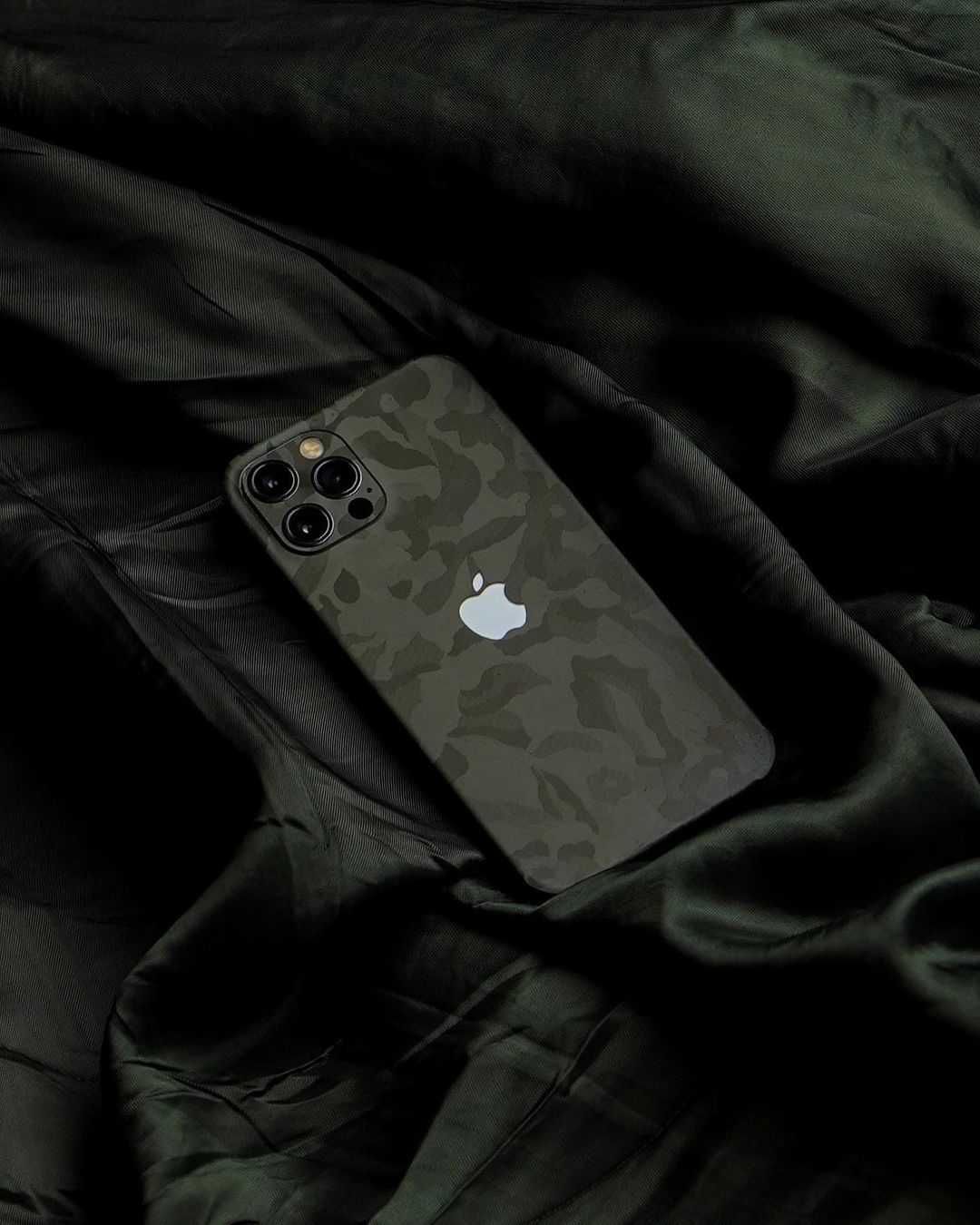 Захисна камуфляжна плівка Camo Green Black на задню панель смартфона