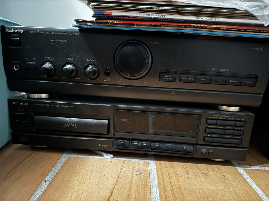 Amplificador e Leitor de CDs Technics