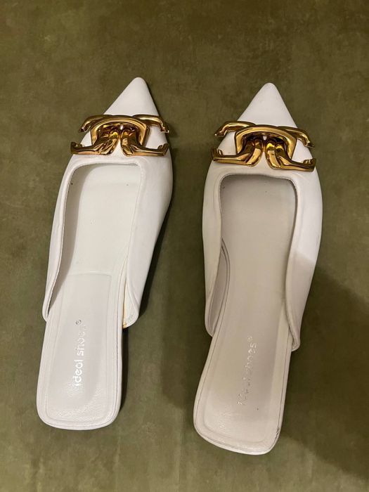 Жіночі шлепки у відсінному стані