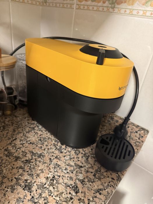 Máquina de Café Nespresso usada 2 vezes