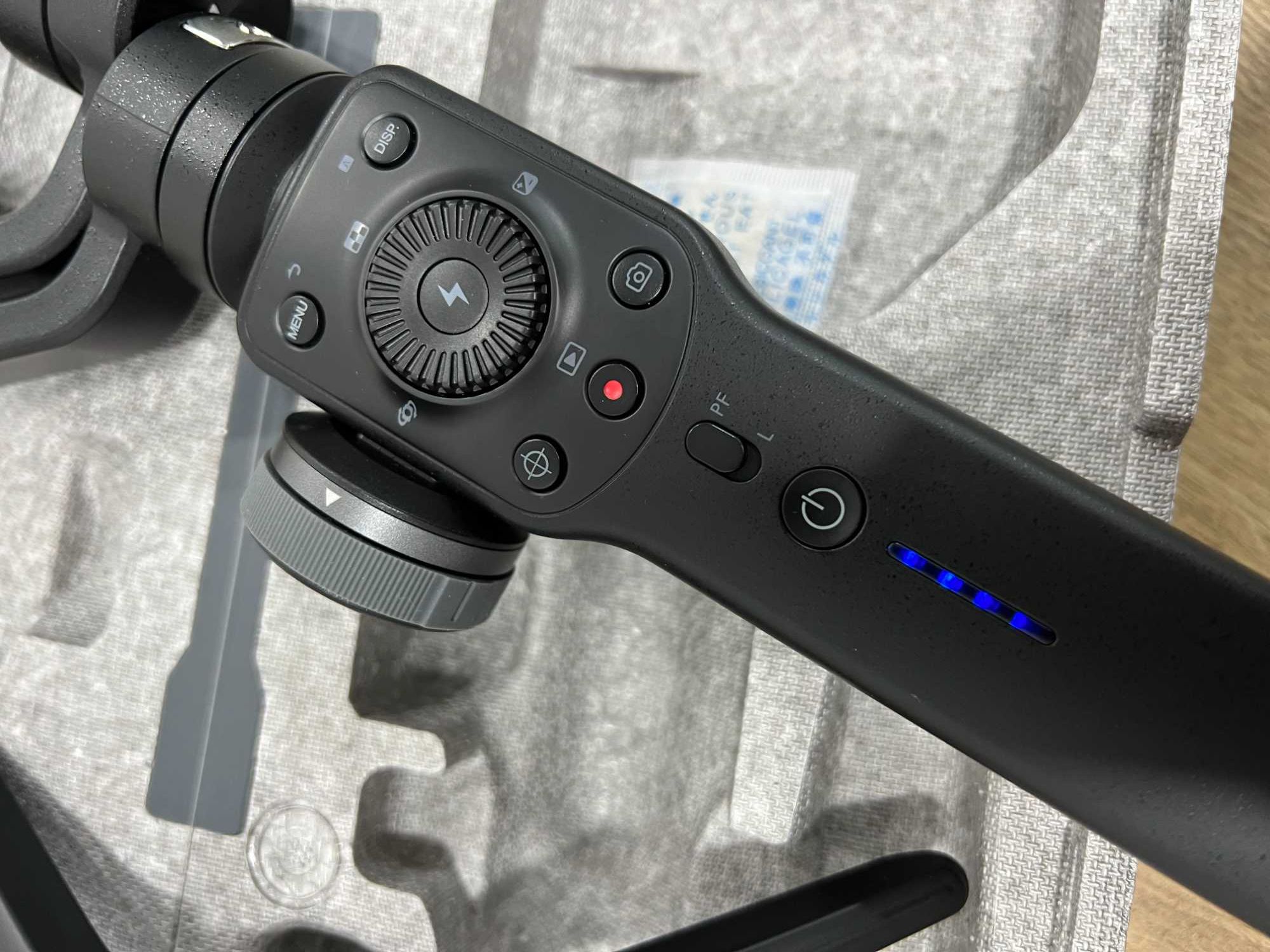 Estabilizador ZHIYUN Smooth 4 p/ telemóvel  Pouco Usado