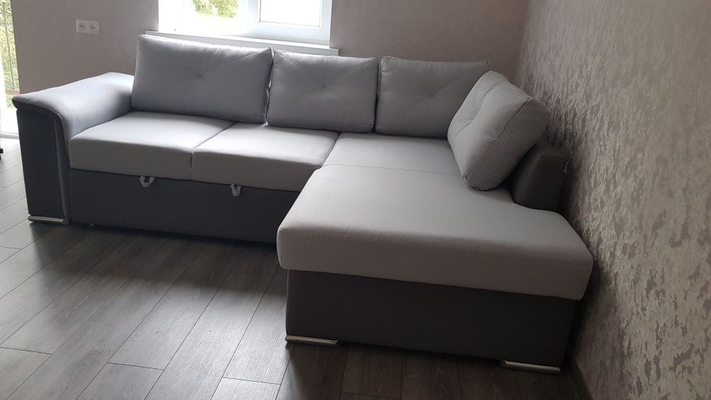 Комплект винтажных стульев.