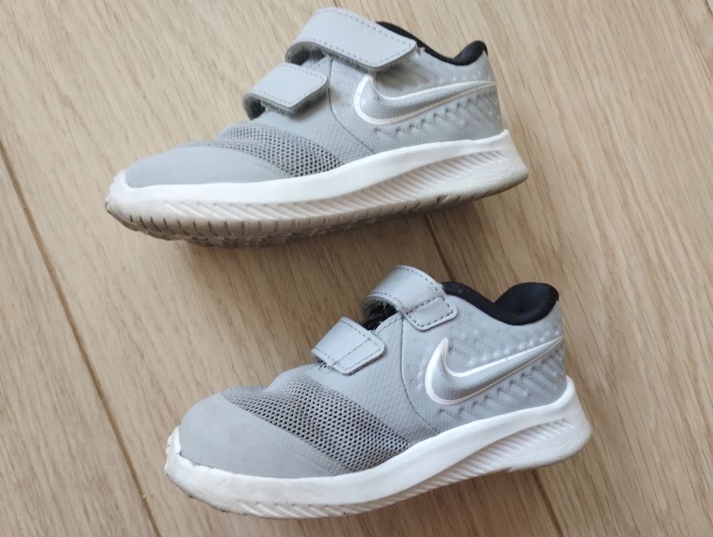 Buty sportowe Nike rozmiar 22