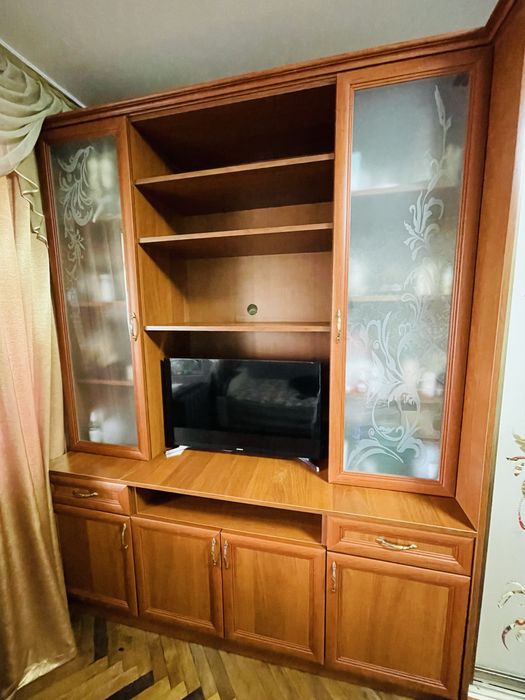 Шафа-стінка   для вітальні .