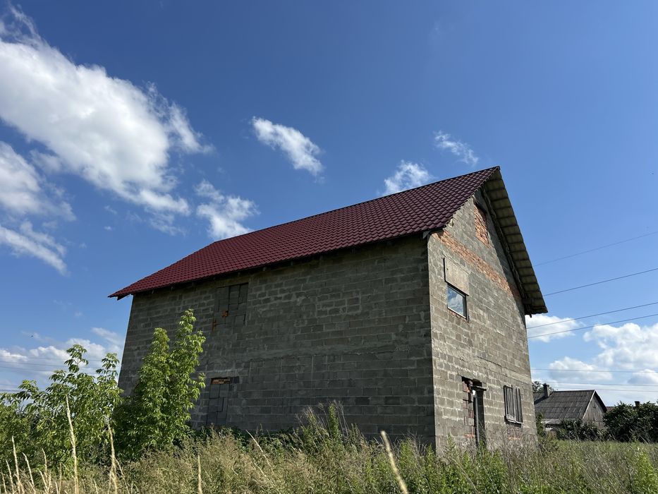 Продаж зем ділянки з новобудовою поруч міста