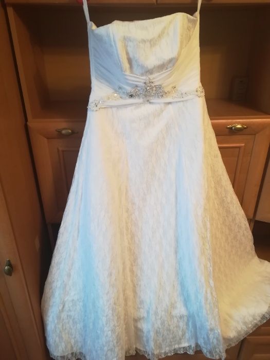 Ослепительное свадебное пишное платье А-силуэта