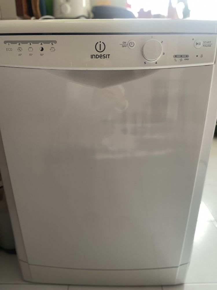Máquina de lavar loiça indesit