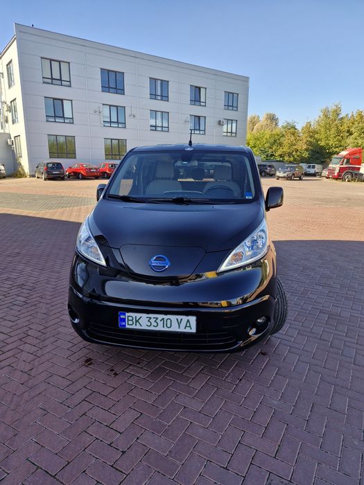 Продам Nissan env200