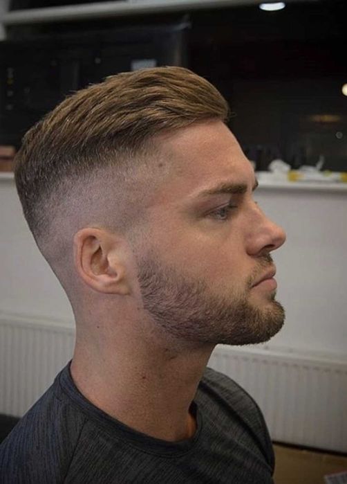 Модель на стрижку та бороду