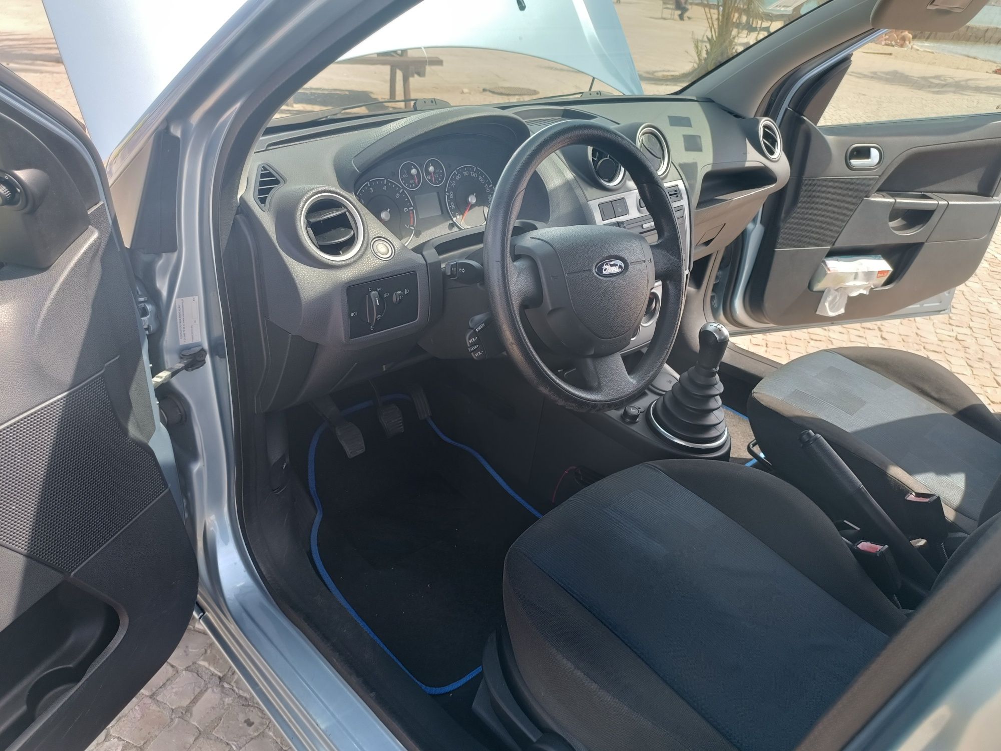 Vendo Ford fiesta 1.2 gasolina imaculado com 53 mil km reais