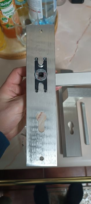 Sprzedam Nową solidną klamkę do drzwi