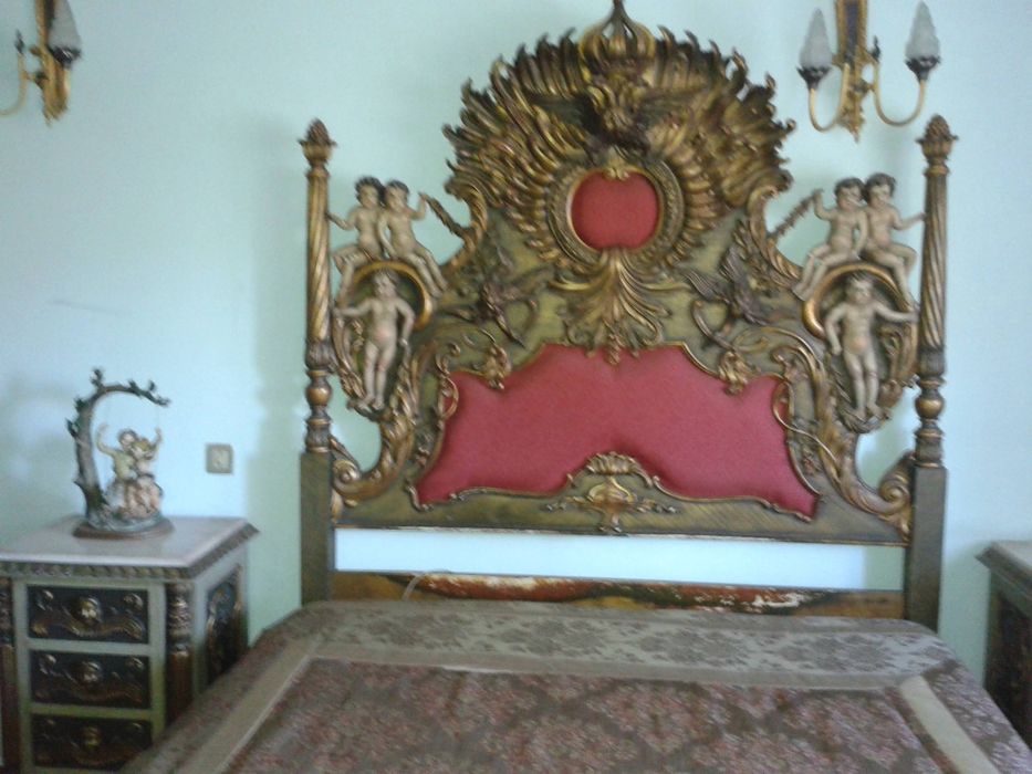 Cama de Casal estilo Barroco/Rococó Dourado com Entalhes de Querubins