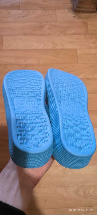 Продам женские сланцы