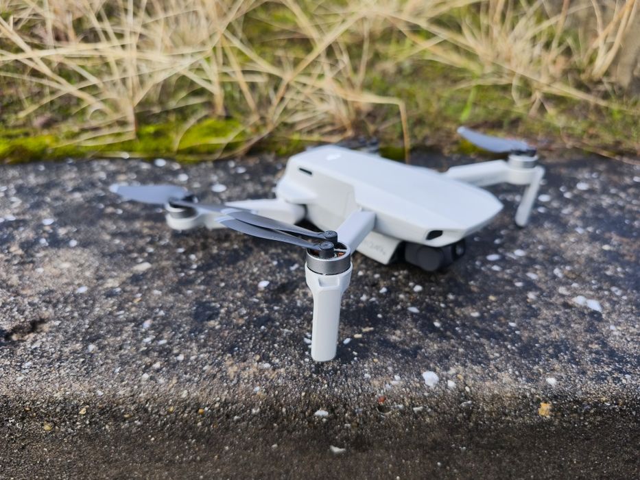 Drone Mini 1 DJI com telemóvel