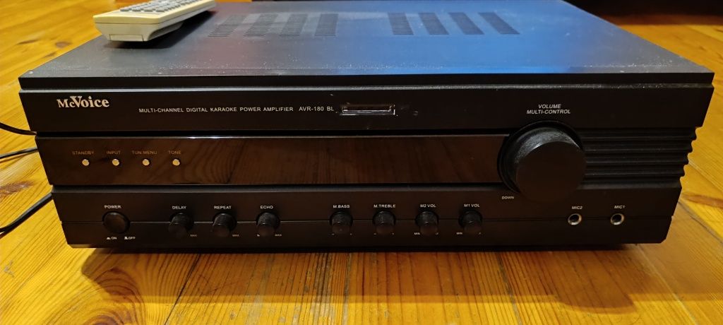 Wzmacniacz z tunerem, z funkcją karaoke MCVoice AVR 180BL