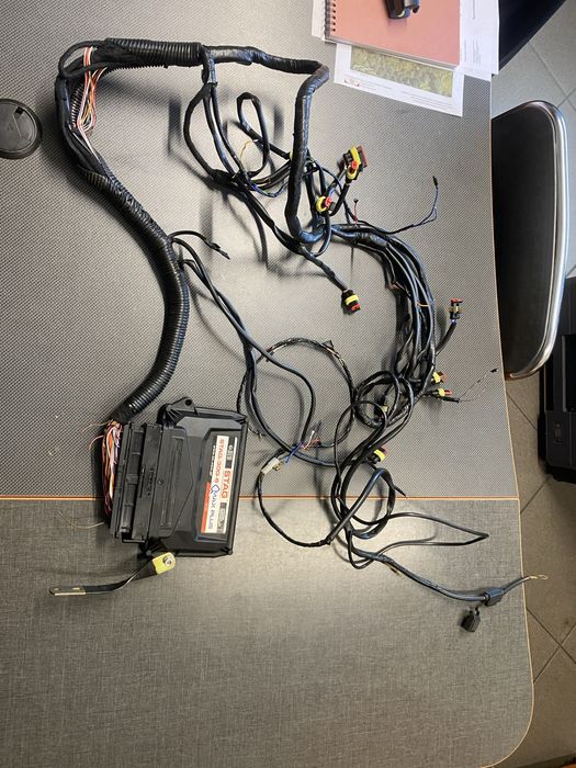 Komplet LPG STAG V8: 300-8 QMAX, R03, 2x W02, 1000 km