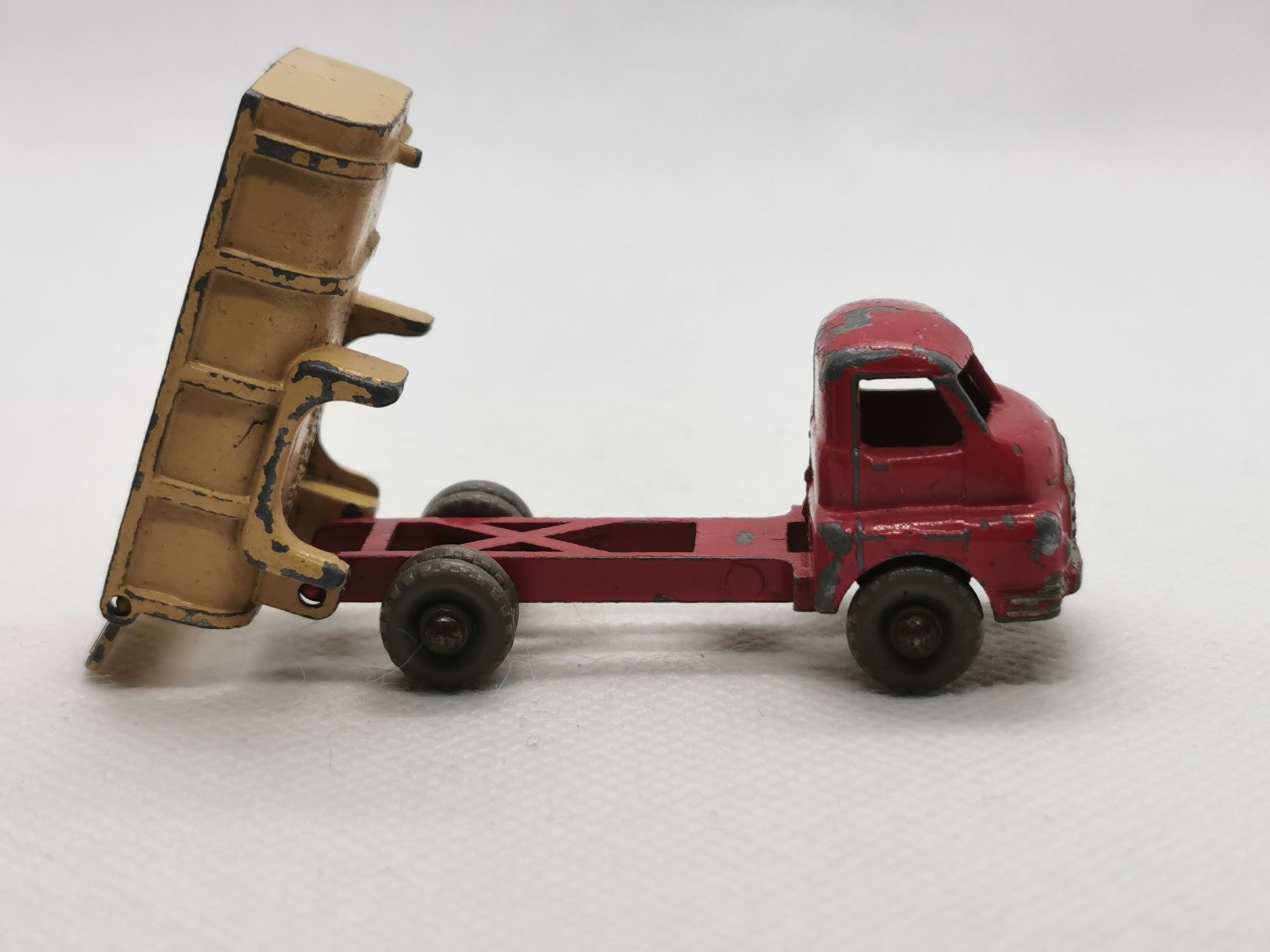 Bedford 7 Ton Tipper no. 40a Lesney Matchbox MOKO