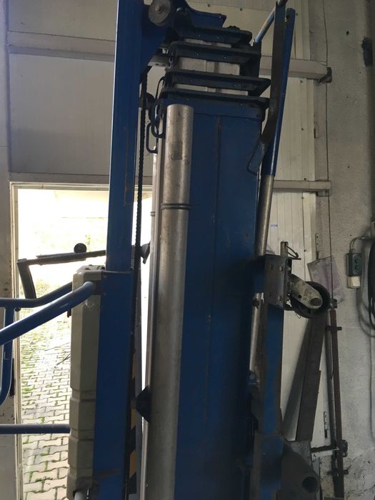 Podnośnik masztowy (kolumnowy) elektryczny 9,75m.