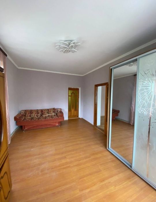 Гарний будинок в мальовничому селі