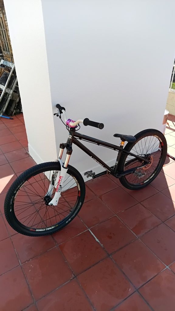 Dirt Jump Saracen Amplitude CR2