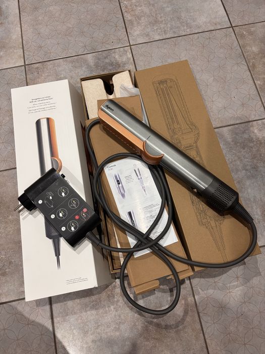 Продам фен dyson eirstrait!
