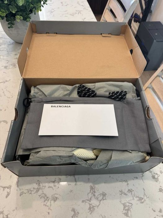 Ténis Balenciaga Triple S Branco/Taupe, Tamanho EUA 43