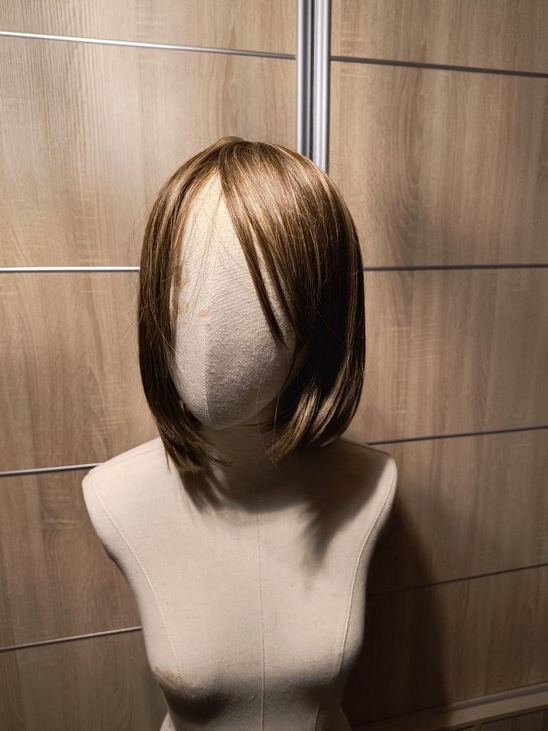 Nowa peruka do ramion brązowe włosy z blond pasemkami jak naturalne!