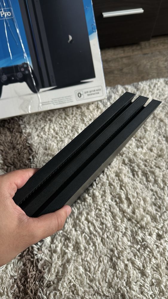 Sony Playstation 4 Pro 1 TB с дисководом + detroit