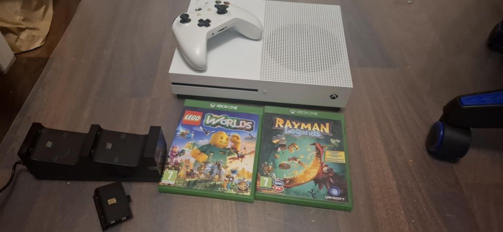 Konsola xbox one s 512gb + gry + ładowarka do padów