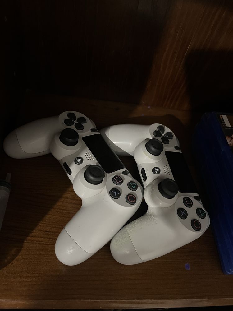 Ps4 1tb + 5 jogos + 2 comandos