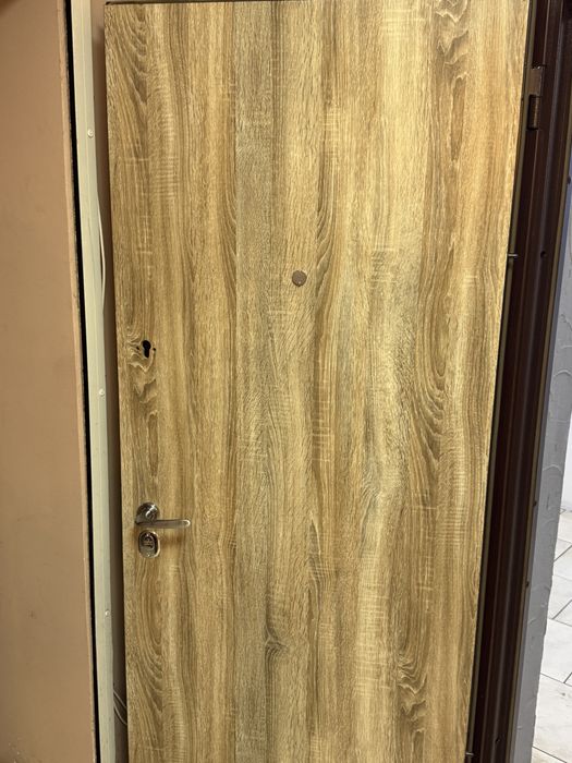 Двері металеві ! Не жестяні.