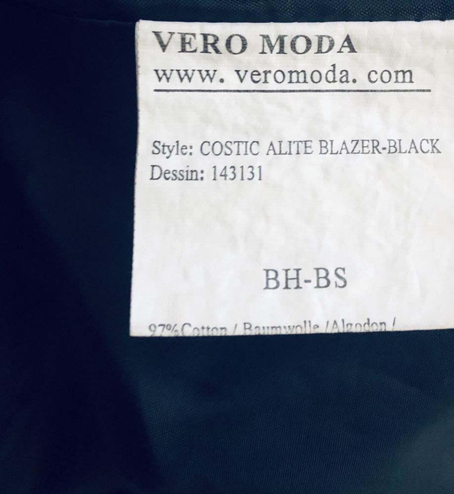 Czarny sztruksowy żakiet Vero Moda 36