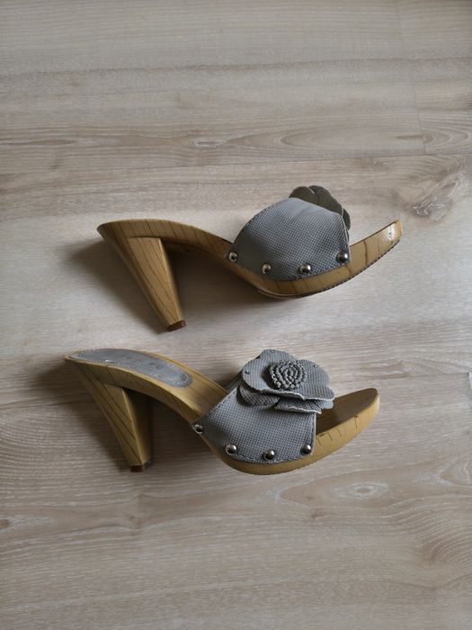 Klapki damskie na obcasie