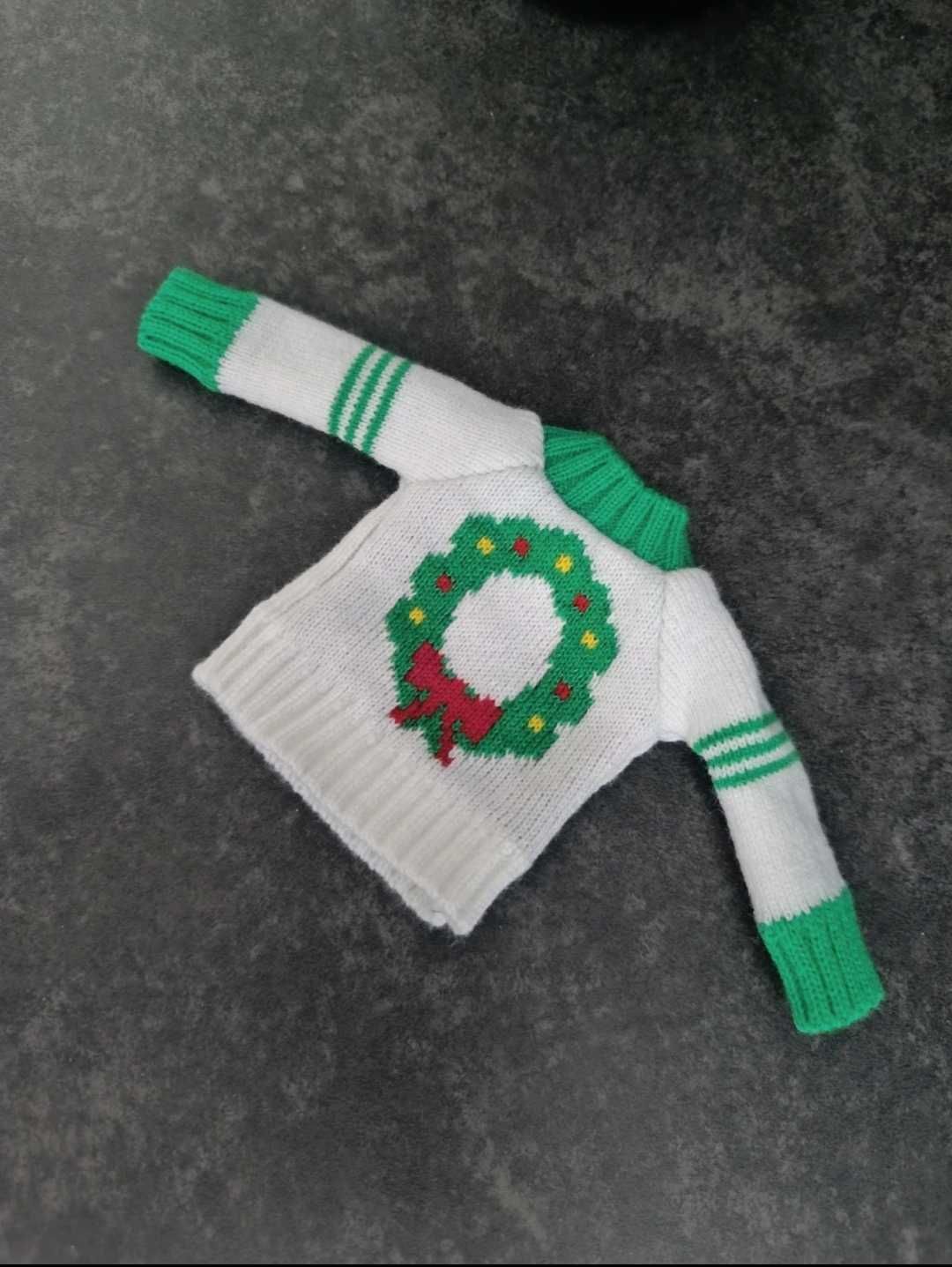 Psotny elf on the shelf naughtly badly behaving elf ubranko dres