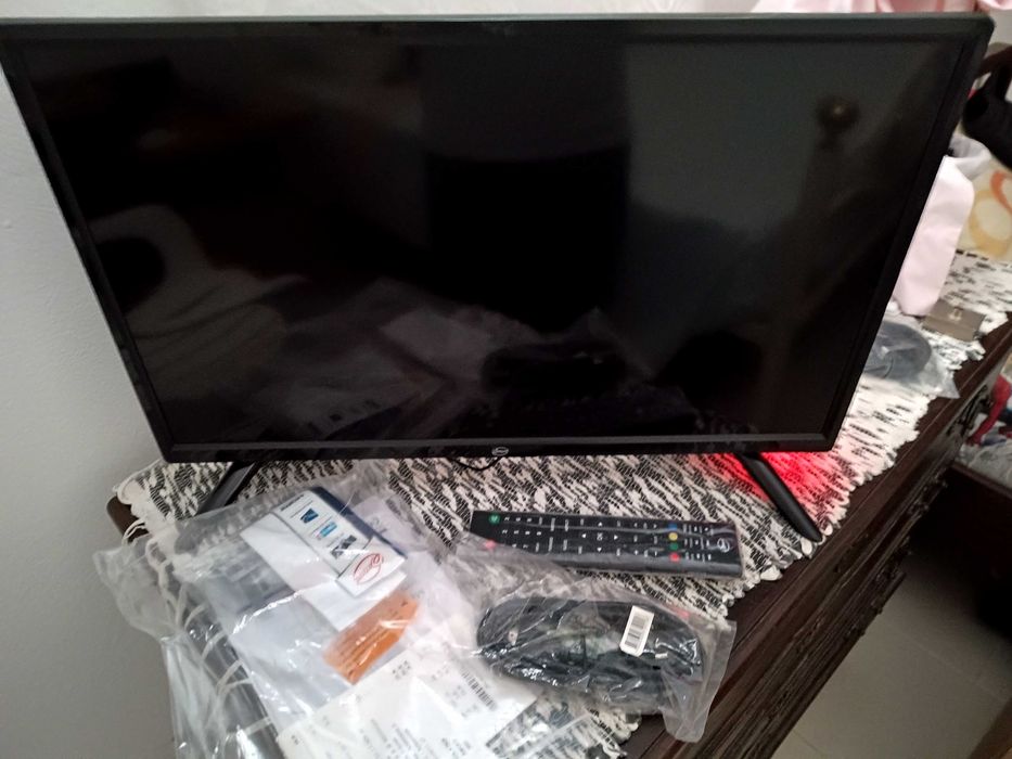 TV Smart 24.8" led HD+Box Android TV