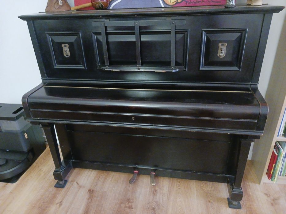 Vende-se piano sec XIX