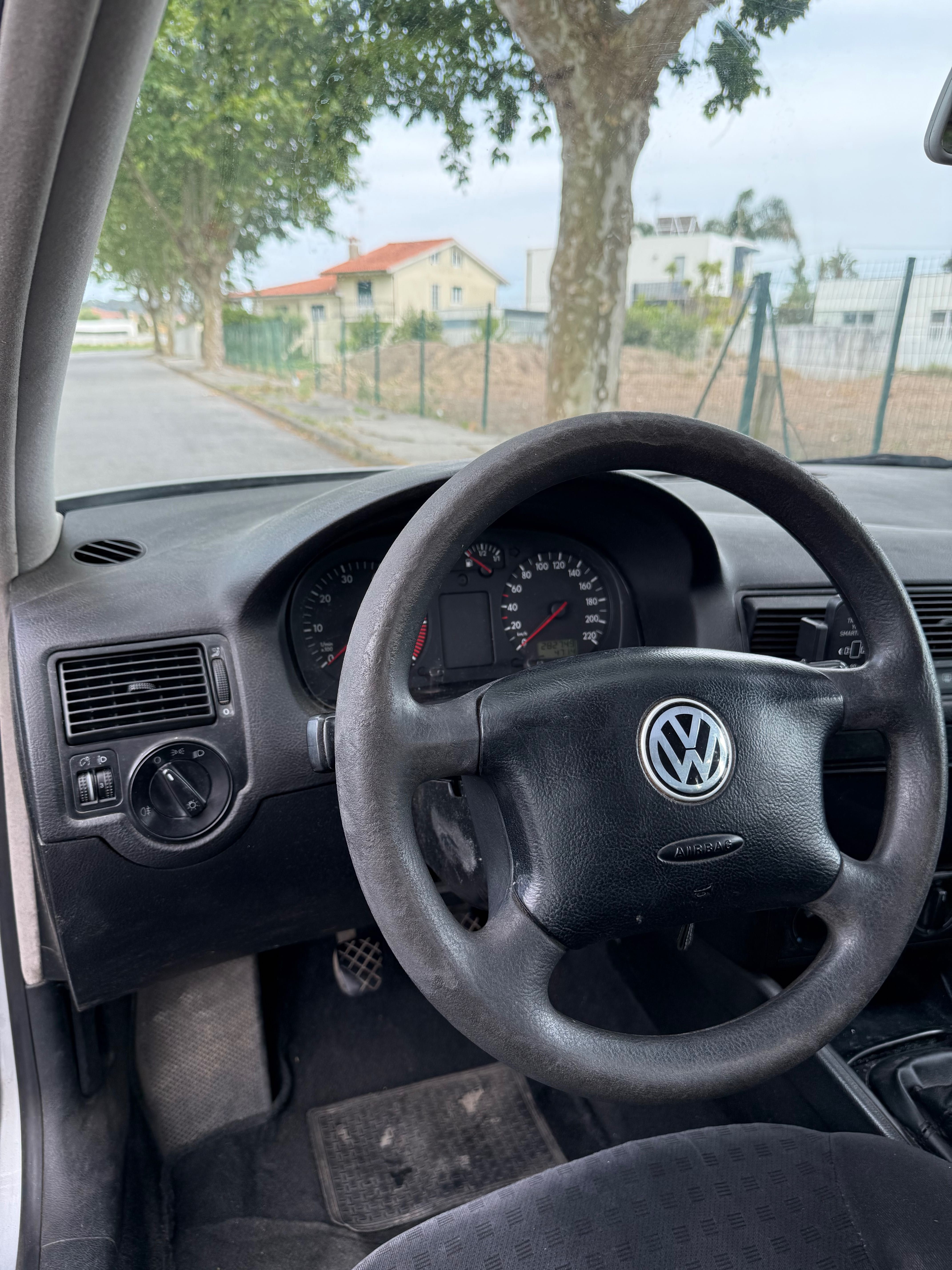 Volkwagen Golf IV 1.4 - 5 portas - 03/2001