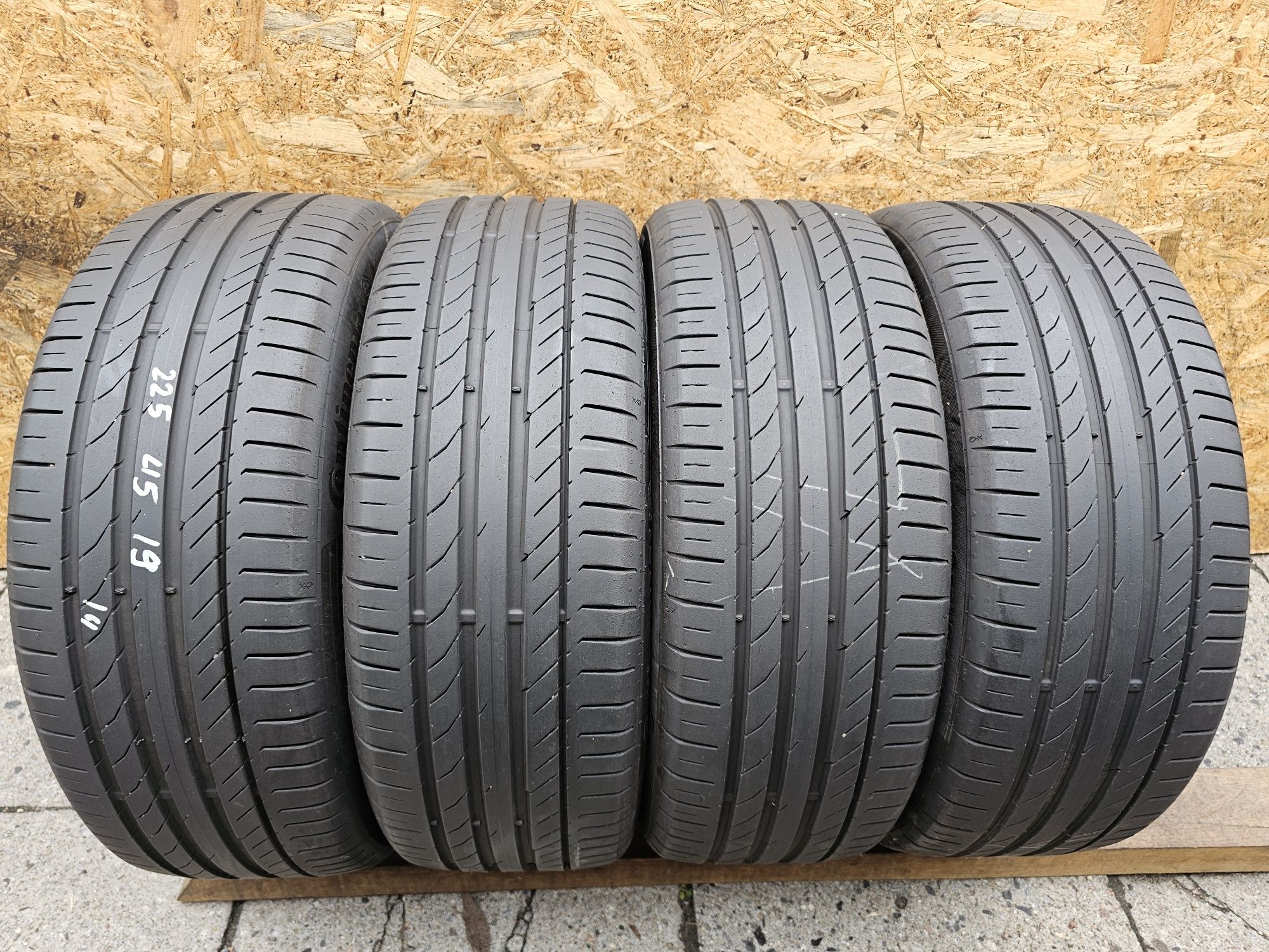BDB Stan!!  5,8mm. 225/45 r19 Continetal ContiSportContact